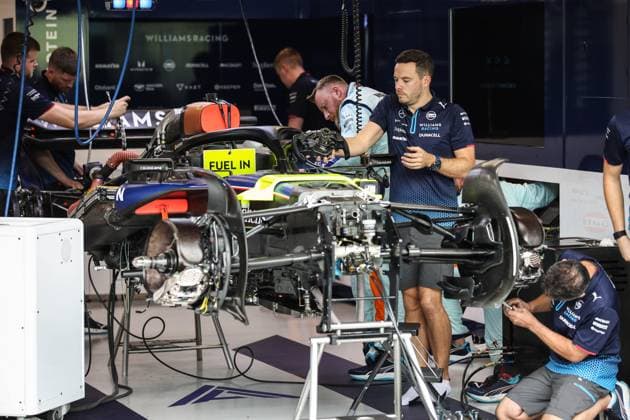 Williams Racing FW46, mechanical detail mechanic, mecanicien, mechanics during the Formula 1 Singapore Grand Prix 2024, 18th round of the 2024 Formula One World Championship, WM, Weltmeisterschaft from September 20 to 22, 2024 on the Marina Bay Circuit, in Singapore, Singapore - F1 - SINGAPORE GRAND PRIX 2024 DPPI Panoramic  240919_R18_SINGAPORE_DP_XB3_7376