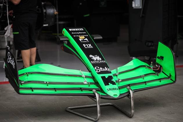 Stake F1 Team Kick Sauber C44, mechanical detail front wing during the Formula 1 Singapore Grand Prix 2024, 18th round of the 2024 Formula One World Championship, WM, Weltmeisterschaft from September 20 to 22, 2024 on the Marina Bay Circuit, in Singapore, Singapore - F1 - SINGAPORE GRAND PRIX 2024 DPPI Panoramic  240919_R18_SINGAPORE_DP_XB3_7386