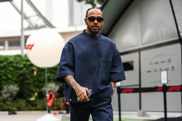 HAMILTON Lewis (gbr), Mercedes AMG F1 Team W15, portrait during the Formula 1 Singapore Grand Prix 2024, 18th round of the 2024 Formula One World Championship, WM, Weltmeisterschaft from September 20 to 22, 2024 on the Marina Bay Circuit, in Singapore, Singapore - F1 - SINGAPORE GRAND PRIX 2024 DPPI Panoramic  240919_R18_SINGAPORE_DP_XB3_7440