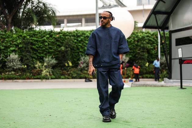HAMILTON Lewis (gbr), Mercedes AMG F1 Team W15, portrait during the Formula 1 Singapore Grand Prix 2024, 18th round of the 2024 Formula One World Championship, WM, Weltmeisterschaft from September 20 to 22, 2024 on the Marina Bay Circuit, in Singapore, Singapore - F1 - SINGAPORE GRAND PRIX 2024 DPPI Panoramic  240919_R18_SINGAPORE_DP_XB3_7434