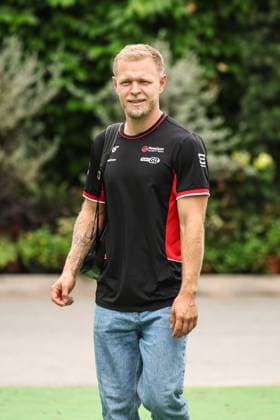 MAGNUSSEN Kevin (den), Haas F1 Team VF-24 Ferrari, portrait during the Formula 1 Singapore Grand Prix 2024, 18th round of the 2024 Formula One World Championship, WM, Weltmeisterschaft from September 20 to 22, 2024 on the Marina Bay Circuit, in Singapore, Singapore - F1 - SINGAPORE GRAND PRIX 2024 DPPI Panoramic  240919_R18_SINGAPORE_DP_XB3_7534