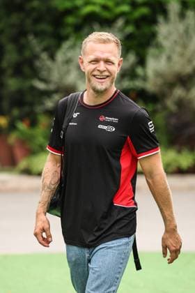 MAGNUSSEN Kevin (den), Haas F1 Team VF-24 Ferrari, portrait during the Formula 1 Singapore Grand Prix 2024, 18th round of the 2024 Formula One World Championship, WM, Weltmeisterschaft from September 20 to 22, 2024 on the Marina Bay Circuit, in Singapore, Singapore - F1 - SINGAPORE GRAND PRIX 2024 DPPI Panoramic  240919_R18_SINGAPORE_DP_XB3_7540