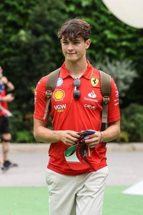 BEARMAN Oliver, Ferrari Driver Academy, portrait during the Formula 1 Singapore Grand Prix 2024, 18th round of the 2024 Formula One World Championship, WM, Weltmeisterschaft from September 20 to 22, 2024 on the Marina Bay Circuit, in Singapore, Singapore - F1 - SINGAPORE GRAND PRIX 2024 DPPI Panoramic  240919_R18_SINGAPORE_DP_XB3_7661
