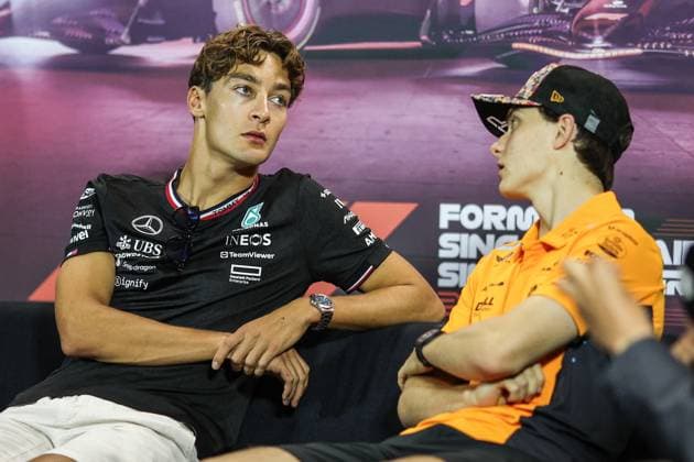 RUSSELL George (gbr), Mercedes AMG F1 Team W15, portrait PIASTRI Oscar (aus), McLaren F1 Team MCL38, portrait press conference, PK, Pressekonferenz during the Formula 1 Singapore Grand Prix 2024, 18th round of the 2024 Formula One World Championship, WM, Weltmeisterschaft from September 20 to 22, 2024 on the Marina Bay Circuit, in Singapore, Singapore - F1 - SINGAPORE GRAND PRIX 2024 DPPI Panoramic  240919_R18_SINGAPORE_DP_XB3_8357_1