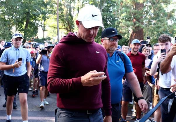 Rory Mcilroy of Northern Ireland seen near the 18th hole after hitting his ball out of bounds. BMW PGA, Golf Herren Championship, Day One, Golf, Wentworth, Surrey, UK - 19 Sep 2024  Copyright: xJamesxMarsh Shutterstockx 14728176r