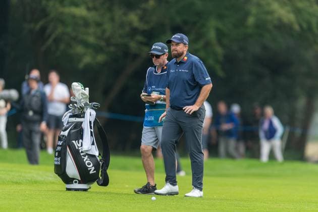 Shane Lowry of Ireland surveys his next shot on the 6th hole during round 1 of the BMW PGA, Golf Herren Championship at the Wentworth Golf Club, Virginia Water, England on 19 September 2024. Copyright: xGrantxWinterx 41780141
