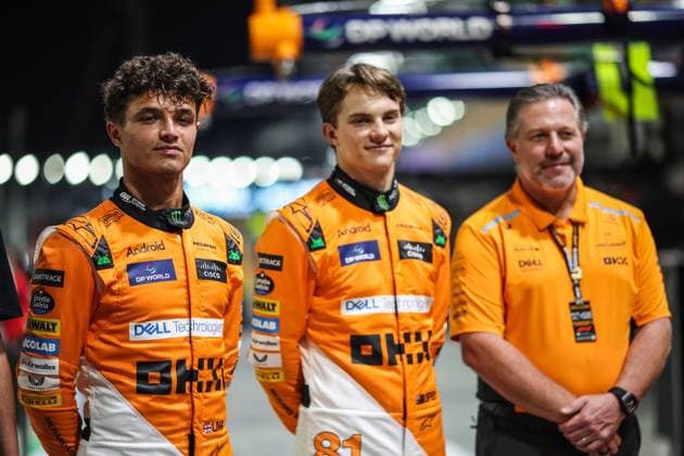 NORRIS Lando (gbr), McLaren F1 Team MCL38, portrait PIASTRI Oscar (aus), McLaren F1 Team MCL38, portrait BROWN Zak (usa), CEO of of McLaren Racing, portrait during the Formula 1 Singapore Grand Prix 2024, 18th round of the 2024 Formula One World Championship, WM, Weltmeisterschaft from September 20 to 22, 2024 on the Marina Bay Circuit, in Singapore, Singapore - F1 - SINGAPORE GRAND PRIX 2024 DPPI Panoramic 240919_R18_SINGAPORE_DP_XB3_8828