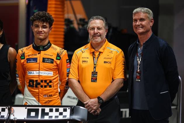 NORRIS Lando (gbr), McLaren F1 Team MCL38, portrait BROWN Zak (usa), CEO of of McLaren Racing, portrait David Coulthard former f1 driver during the Formula 1 Singapore Grand Prix 2024, 18th round of the 2024 Formula One World Championship, WM, Weltmeisterschaft from September 20 to 22, 2024 on the Marina Bay Circuit, in Singapore, Singapore - F1 - SINGAPORE GRAND PRIX 2024 DPPI Panoramic 240919_R18_SINGAPORE_DP_XB3_8902