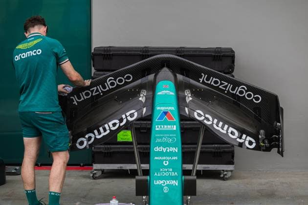 Marina Bay Street Circuit, Singapore, Singapore. 19.September.2024; Front wing of Aston Martin F1 car and engineer in the garage during Formula One Singapore Grand Prix  (267071790)