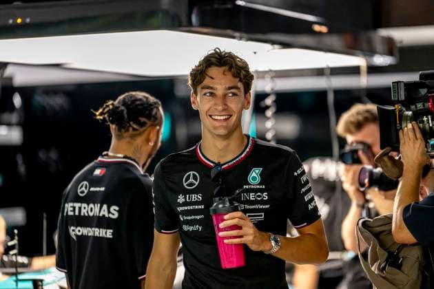 Marina Bay - 19-09-2024, Marina Bay Street Circuit, Lewis Hamilton and George Russell at the Formula 1 Singapore Grand Prix 2024 Thursday Formula 1 Singapore Grand Prix 2024 Thursday  x26283527x Copyright: