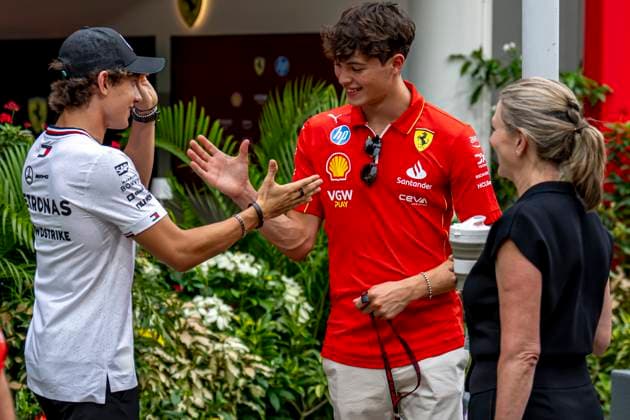 Marina Bay - 19-09-2024, Marina Bay Street Circuit, Andrea Kimi Antonelli and Oliver Bearman at the Formula 1 Singapore Grand Prix 2024 Thursday Formula 1 Singapore Grand Prix 2024 Thursday  x26283535x Copyright:
