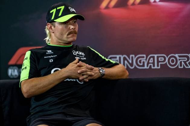 MARINA BAY, SINGAPORE: Valtteri Bottas, racing for the Stake F1 Team team during the 2024 Formula 1 Singapore Grand Prix at the Marina Bay Street Circuit in Marina Bay, Singapore.