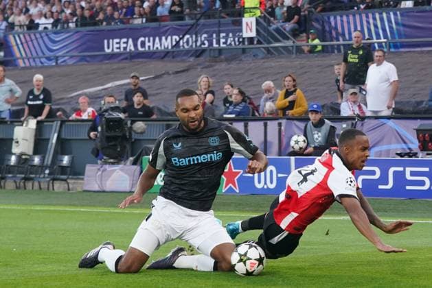 ROTTERDAM, 19-09-2024, Feyenoord - Leverkusen , Stadium Feijenoord de Kuip , football, UEFA Champions League , season 2024 2025 , Bayer Leverkusen player Jonathan Tah, Feyenoord player Igor Paixao Feyenoord - Leverkusen  x26283977x Copyright: