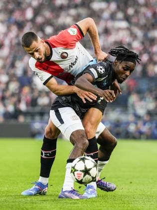 UEFA Champions League: Feyenoord v Bayer 04 Leverkusen Rotterdam - David Hancko of Feyenoord, Jeremie Frimpong of Bayer 04 Leverkusen during the first round of new format of the Champions League 2024 2025. The match is set between Feyenoord and Bayer 04 Leverkusen at Stadion Feijenoord De Kuip on 19 September 2024 in Rotterdam, The Netherlands. Copyright: xTomxBodex