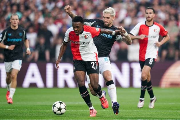 ROTTERDAM, 19-09-2024, Feyenoord - Leverkusen , Stadium Feijenoord de Kuip , football, UEFA Champions League , season 2024 2025 , Feyenoord player Antoni Milambo, Bayer Leverkusen player Robert Andrich Feyenoord - Leverkusen  x26284000x Copyright: