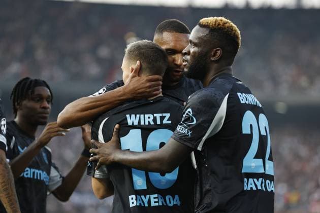 ROTTERDAM - (l-r) Jeremie Frimpong of Bayer 04 Leverkusen , Florian Wirtz of Bayer 04 Leverkusen , Jonathan Tah of Bayer 04 Leverkusen Victor Boniface of Bayer 04 Leverkusen celebrate the 0-1 during the UEFA Champions League match between Feyenoord Rotterdam and Bayer 04 Leverkusen at Feyenoord Stadion de Kuip on Sept. 19, 2024 in Rotterdam, Netherlands. ANP MAURICE VAN STEEN UEFA Champions League 2024 25 xVIxANPxSportx xxANPxIVx 508861662 originalFilename: 508861662.jpg