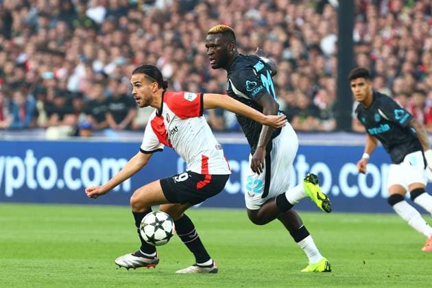 in duel, action, with Victor Boniface 22 Bayer 04 Leverkusen Ramiz Zerrouki 6 Feyenoord Rotterdam Feyenoord Rotterdam vs Bayer 04 Leverkusen, UEFA Champions League, Soccer, Matchday 1, Season 2024 2025, 19 09 2024 Photo kolbert press Ant Palmer Stadion Rotterdam De Kuip Netherlands Copyright: xkolbert-press AntxPalmerx