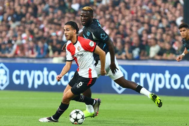 in duel, action, with Victor Boniface 22 Bayer 04 Leverkusen Ramiz Zerrouki 6 Feyenoord Rotterdam Feyenoord Rotterdam vs Bayer 04 Leverkusen, UEFA Champions League, Soccer, Matchday 1, Season 2024 2025, 19 09 2024 Photo kolbert press Ant Palmer Stadion Rotterdam De Kuip Netherlands Copyright: xkolbert-press AntxPalmerx