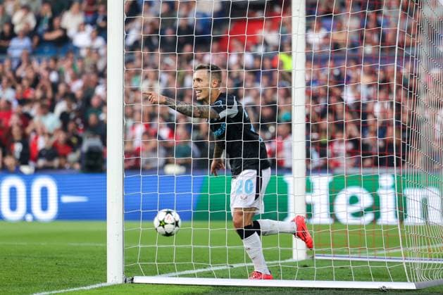19 09 2024, Football, Season 2024 2025, UEFA Champions League, Matchday 1, Feyenoord Rotterdam Bayer 04 Leverkusen, Alejandro Grimaldo Bayer 04 Leverkusen celebrates the goal to 0 2, Rotterdam De Kuip Stadion Feijenoord Netherlands xRHR PHOTO DEx Copyright: DennisxEwert RHR-FOTOx RHR-FOTO DE