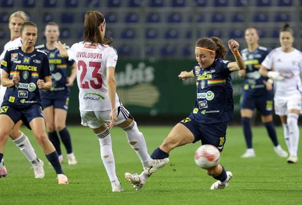 WOMEN SOCCER - UEFA CL, St.Poelten vs Mura SANKT POELTEN,AUSTRIA,19.SEP.24 - WOMEN SOCCER - UEFA Women s Champions League, qualifying round 2, SKN Sankt Poelten vs NS Mura. Image shows Anastasia Sivolobova (Mura) and Melanie Brunnthaler (St.Poelten).  GEPAxpictures xWalterxLuger