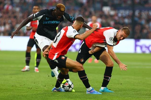 Victor Boniface 22 Bayer 04 Leverkusen in duel, action, with Thomas Beelen 3 Feyenoord Rotterdam David Hancko 33 Feyenoord Rotterdam Feyenoord Rotterdam vs Bayer 04 Leverkusen, UEFA Champions League, Soccer, Matchday 1, Season 2024 2025, 19 09 2024 Photo kolbert press Ant Palmer Stadion Rotterdam De Kuip Netherlands Copyright: xkolbert-press AntxPalmerx