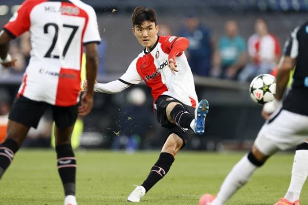ROTTERDAM - Inbeom Hwang of Feyenoord during the UEFA Champions League match between Feyenoord Rotterdam and Bayer 04 Leverkusen at Feyenoord Stadium de Kuip on Sept. 19, 2024 in Rotterdam, Netherlands. ANP PIETER STAM DE JONGE UEFA Champions League 2024 25 xVIxANPxSportx xxANPxIVx 508862384 originalFilename: 508862384.jpg