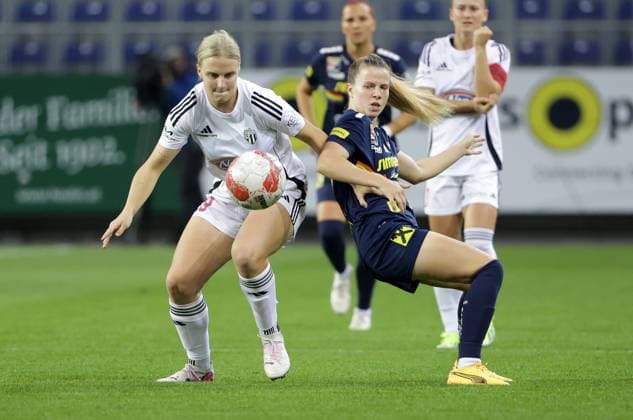 WOMEN SOCCER - UEFA CL, St.Poelten vs Mura SANKT POELTEN,AUSTRIA,19.SEP.24 - WOMEN SOCCER - UEFA Women s Champions League, qualifying round 2, SKN Sankt Poelten vs NS Mura. Image shows Lea Dolinar (Mura) and Sarah Mattner (St.Poelten).  GEPAxpictures xWalterxLuger