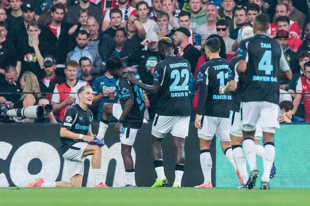UEFA Champions League Feyenoord Rotterdam Bayer 04 Leverkusen 19 09 2024 Celebration for 0 3 by Florian Wirtz Bayer 04 Leverkusen, 10 after an assist by Jeremie Frimpong Bayer 04 Leverkusen, 30 UEFA Champions League Feyenoord Rotterdam Bayer 04 Leverkusen, Rotterdam, Stadion Feijenoord De Kuip on 19 09 2024 Copyright: xBEAUTIFULxSPORTS Wunderlx
