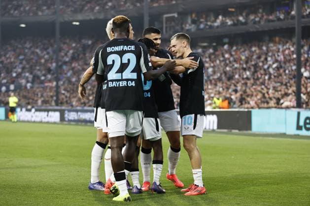 ROTTERDAM - (l-r) Victor Boniface of Bayer 04 Leverkusen , Robert Andrich of Bayer 04 Leverkusen , Martin Terrier of Bayer 04 Leverkusen , Florian Wirtz of Bayer 04 Leverkusen , celebrate the 0-3 during the UEFA Champions League match between Feyenoord Rotterdam and Bayer 04 Leverkusen at Feyenoord Stadion de Kuip on Sept. 19, 2024 in Rotterdam, Netherlands. ANP MAURICE VAN STEEN UEFA Champions League 2024 25 xVIxANPxSportx xxANPxIVx 508863395 originalFilename: 508863395.jpg