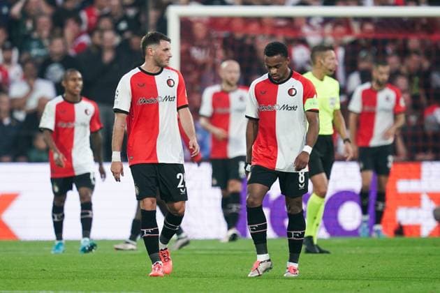 ROTTERDAM, 19-09-2024, Feyenoord - Leverkusen , Stadium Feijenoord de Kuip , football, UEFA Champions League , season 2024 2025 , Feyenoord player Santiago Gimenez and Feyenoord player Quinten Timber disappointed after the 0-4 Feyenoord - Leverkusen  x26284171x Copyright: