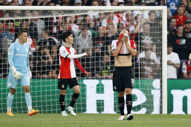 ROTTERDAM - (l-r) Feyenoord goalkeeper Timon Wellenreuther, Inbeom Hwang of Feyenoord, Gernot Trauner of Feyenoord ball during the UEFA Champions League match between Feyenoord Rotterdam and Bayer 04 Leverkusen at Feyenoord Stadion de Kuip on Sept. 19, 2024 in Rotterdam, Netherlands. ANP PIETER STAM DE JONGE UEFA Champions League 2024 25 xVIxANPxSportx xxANPxIVx 508863729 originalFilename: 508863729.jpg