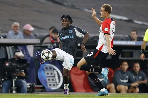 ROTTERDAM - (l-r) Jeremie Frimpong of Bayer 04 Leverkusen , Thomas Beelen of Feyenoord during the UEFA Champions League match between Feyenoord Rotterdam and Bayer 04 Leverkusen at Feyenoord Stadium de Kuip on Sept. 19, 2024 in Rotterdam, Netherlands. ANP MAURICE VAN STEEN UEFA Champions League 2024 25 xVIxANPxSportx xxANPxIVx 508863942 originalFilename: 508863942.jpg