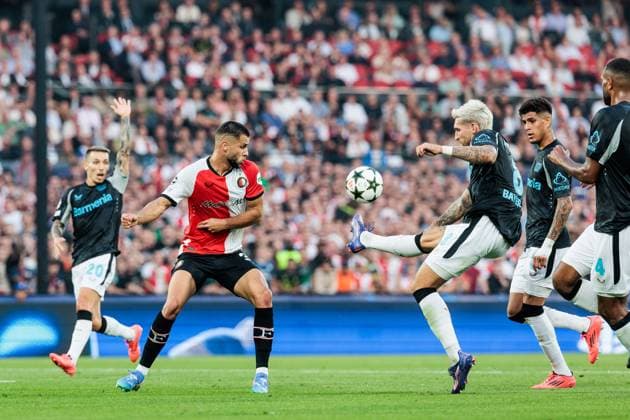 UEFA Champions League Feyenoord Rotterdam Bayer 04 Leverkusen 19 09 2024 duel David Hancko Feyenoord Rotterdam, 33 , Robert Andrich Bayer 04 Leverkusen, 8 UEFA Champions League Feyenoord Rotterdam Bayer 04 Leverkusen, Rotterdam, Stadion Feijenoord De Kuip on 19 09 2024 Copyright: xBEAUTIFULxSPORTS Wunderlx