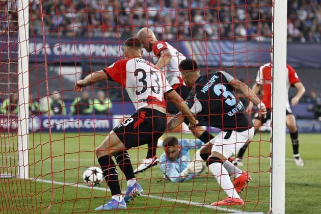 ROTTERDAM - (l-r) David Hancko of Feyenoord, Gernot Trauner of Feyenoord, Feyenoord goalkeeper Timon Wellenreuther scores own goal, Piero Hincapie of Bayer 04 Leverkusen during the UEFA Champions League match between Feyenoord Rotterdam and Bayer 04 Leverkusen at Feyenoord Stadion de Kuip on Sept. 19, 2024 in Rotterdam, Netherlands. ANP MAURICE VAN STEEN UEFA Champions League 2024 25 xVIxANPxSportx xxANPxIVx 508864702 originalFilename: 508864702.jpg