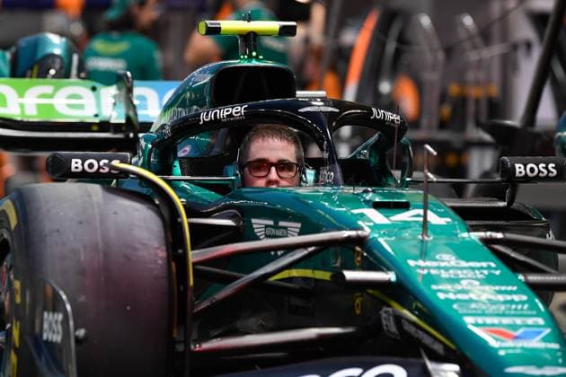 September 19, 2024, Singapore, Singapore, Singapore: Thursday, September 19th, 2024, Singapore: A team engineer with Aston Martin Racing on day 1 of the Formula One Grand Prix of Singapore at the Marina Bay Street Circuit. Singapore Singapore - ZUMAc251 20240919_znp_c251_032 Copyright: xVikramxChandrasekarx