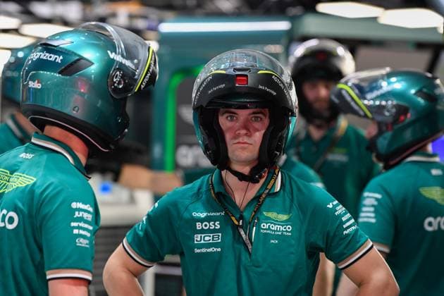 September 19, 2024, Singapore, Singapore, Singapore: Thursday, September 19th, 2024, Singapore: A team engineer with Aston Martin Racing on day 1 of the Formula One Grand Prix of Singapore at the Marina Bay Street Circuit. Singapore Singapore - ZUMAc251 20240919_znp_c251_038 Copyright: xVikramxChandrasekarx