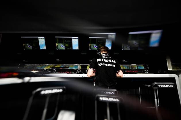 September 19, 2024, Singapore, Singapore, Singapore: Thursday, September 19th, 2024, Singapore: A race official on day 1 of the Formula One Grand Prix of Singapore at the Marina Bay Street Circuit. Singapore Singapore - ZUMAc251 20240919_znp_c251_049 Copyright: xVikramxChandrasekarx