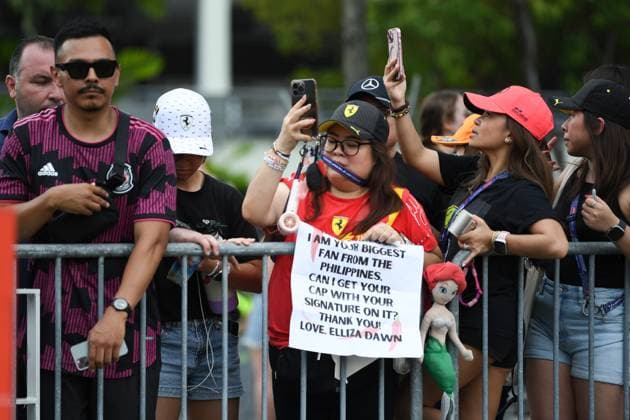 September 19, 2024, Singapore, Singapore, Singapore: Thursday, September 19th, 2024, Singapore: Fans on day 1 of the Formula One Grand Prix of Singapore at the Marina Bay Street Circuit. Singapore Singapore - ZUMAc251 20240919_znp_c251_055 Copyright: xVikramxChandrasekarx