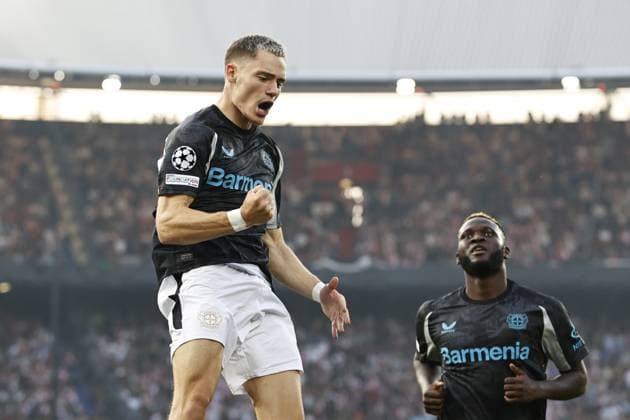 ROTTERDAM - (l-r) Florian Wirtz of Bayer 04 Leverkusen , Victor Boniface of Bayer 04 Leverkusen celebrate the 0-1 during the UEFA Champions League match between Feyenoord Rotterdam and Bayer 04 Leverkusen at Feyenoord Stadium de Kuip on Sept. 19, 2024 in Rotterdam, Netherlands. ANP MAURICE VAN STEEN UEFA Champions League 2024 25 xVIxANPxSportx xxANPxIVx 508865553 originalFilename: 508865553.jpg
