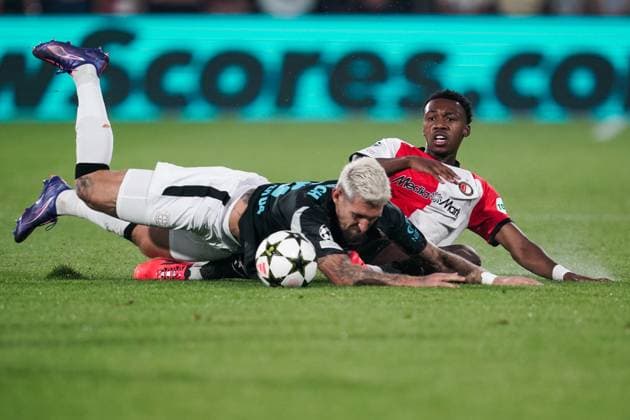 ROTTERDAM, 19-09-2024, Feyenoord - Leverkusen , Stadium Feijenoord de Kuip , football, UEFA Champions League , season 2024 2025 , Bayer Leverkusen player Robert Andrich, Feyenoord player Antoni Milambo Feyenoord - Leverkusen  x26284234x Copyright: