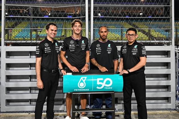 September 19, 2024, Singapore, Singapore, Singapore: Thursday, September 19th, 2024, Singapore: Lewis Hamilton and George Russel on day 1 of the Formula One Grand Prix of Singapore at the Marina Bay Street Circuit. Singapore Singapore - ZUMAc251 20240919_znp_c251_063 Copyright: xVikramxChandrasekarx