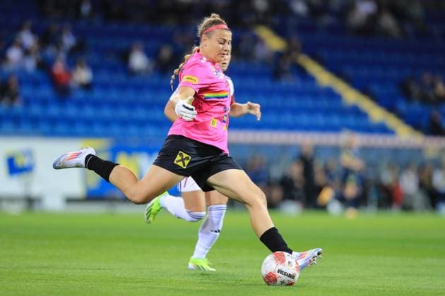 St Polten, Austria, September 19th, 2024: Carina Schluter (33 SKN St Polten) lining up a shot during the UEFA womens champions league play off match St Polten vs Mura at NV Arena, St Polten Tom Seiss SPP (Tom Seiss SPP) Copyright: xTomxSeissx xSPPx spp-en-ToSeSp-20240919 UWCL SKN vs Mura-8384