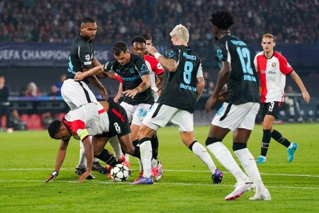 ROTTERDAM, 19-09-2024, Feyenoord - Leverkusen , Stadium Feijenoord de Kuip , football, UEFA Champions League , season 2024 2025 , Feyenoord player Quinten Timber, Bayer Leverkusen player Granit Xhaka Feyenoord - Leverkusen  x26284324x Copyright: