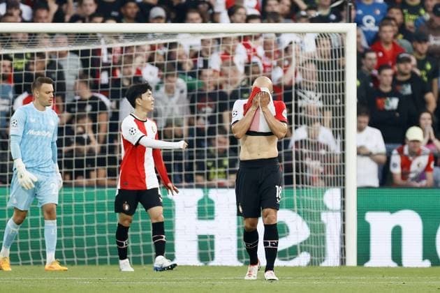 ROTTERDAM - (l-r) Feyenoord goalkeeper Timon Wellenreuther, Inbeom Hwang of Feyenoord, Gernot Trauner of Feyenoord ball during the UEFA Champions League match between Feyenoord Rotterdam and Bayer 04 Leverkusen at Feyenoord Stadion de Kuip on Sept. 19, 2024 in Rotterdam, Netherlands. ANP PIETER STAM DE JONGE UEFA Champions League 2024 25 xVIxANPxSportx xxANPxIVx 508866774 originalFilename: 508866774.jpg