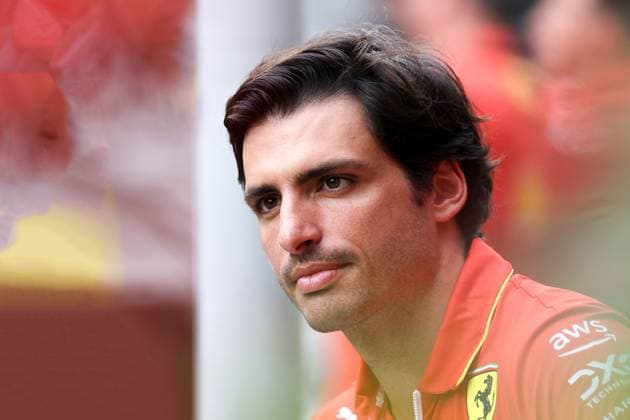 55 Carlos Sainz (ESP) Scuderia Ferrari (ITA) Ferrari SF-243, during the 2024 Formula 1 Singapore Grand Prix, 18th round of the 2024 Formula 1 World Championship, WM, Weltmeisterschaft from September 20 to 22, 2024 at the Singapore Circuit. FORMULE 1 : Grand Prix de Singapour - 19 09 2024 FORMULE 1 : Grand Prix de Singapour - 19 09 2024 MPSAgency Panoramic 