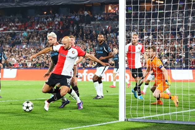 Goal chance for Gernot Trauner 18 Feyenoord Rotterdam Feyenoord Rotterdam vs Bayer 04 Leverkusen, UEFA Champions League, Soccer, Matchday 1, Season 2024 2025, 19 09 2024 Photo kolbert press Ant Palmer Stadion Rotterdam De Kuip Netherlands Copyright: xkolbert-press AntxPalmerx