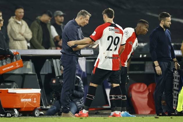 ROTTERDAM - (l-r) Feyenoord coach Brian Priske, Santiago Gimenez of Feyenoord during the UEFA Champions League match between Feyenoord Rotterdam and Bayer 04 Leverkusen at Feyenoord Stadion de Kuip on Sept. 19, 2024 in Rotterdam, Netherlands. ANP MAURICE VAN STEEN UEFA Champions League 2024 25 xVIxANPxSportx xxANPxIVx 508868318 originalFilename: 508868318.jpg
