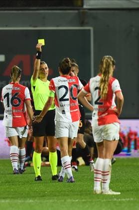 Referee Ana Terteleac show yellow card to Diana Bartovicova (20) of Slavia Praha (W) during the UEFA Women s Champions League 2nd qualifying first leg match between Galatasaray and Slavia Praha at Esenyurt Necmi KadioglÅüu Stadium in Istanbul i Turkey on September 19 , 2024. ( Photo by Seskimphoto ) Istanbul Turkey Istanbul Turkey Copyright: xSeskimphotox GSaray-SPraha-19924 (1)