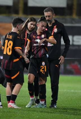 Ecem Cumert (21) of Galatasaray (W) during the UEFA Women s Champions League 2nd qualifying first leg match between Galatasaray and Slavia Praha at Esenyurt Necmi KadioglÅüu Stadium in Istanbul i Turkey on September 19 , 2024. ( Photo by Seskimphoto ) Istanbul Turkey Istanbul Turkey Copyright: xSeskimphotox GSaray-SPraha-19924 (4)