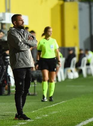 Coach Jiri Vagner Slavia Praha (W) during the UEFA Women s Champions League 2nd qualifying first leg match between Galatasaray and Slavia Praha at Esenyurt Necmi KadioglÅüu Stadium in Istanbul i Turkey on September 19 , 2024. ( Photo by Seskimphoto ) Istanbul Turkey Istanbul Turkey Copyright: xSeskimphotox GSaray-SPraha-19924 (8)
